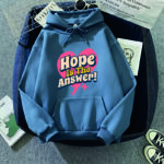 capuche avec design bleu acier